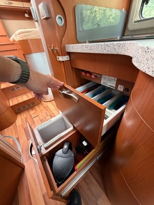 2011 Hymer B678 — photo 28 of 56