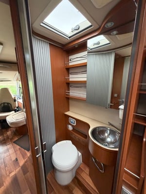 2011 Hymer B678 — photo 36 of 56