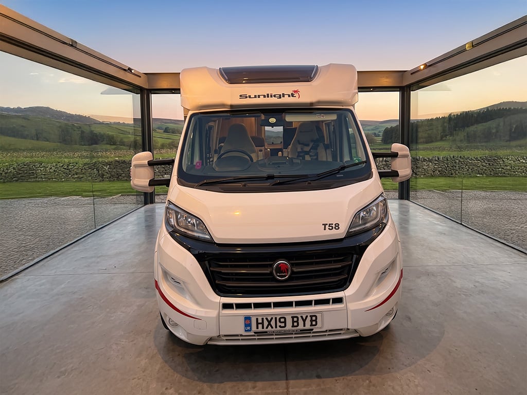 2019 Sunlight T58 - Image 1