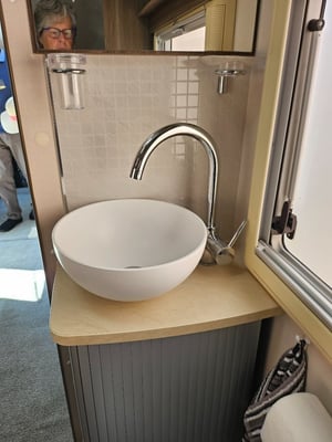 2018 Auto-Sleepers Broadway FB — photo 9 of 24