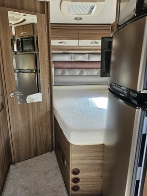 2018 Auto-Sleepers Broadway FB — photo 18 of 24