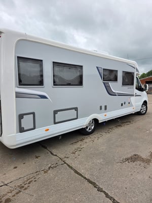 2022 Autosleeper Burford — photo 3 of 39