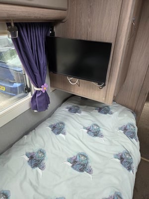 2022 Autosleeper Burford — photo 17 of 39