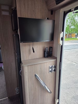 2022 Autosleeper Burford — photo 37 of 39