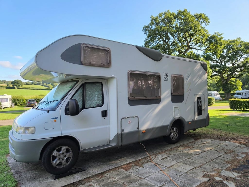 2002 Knaus Sun Traveller 708g - Image 1