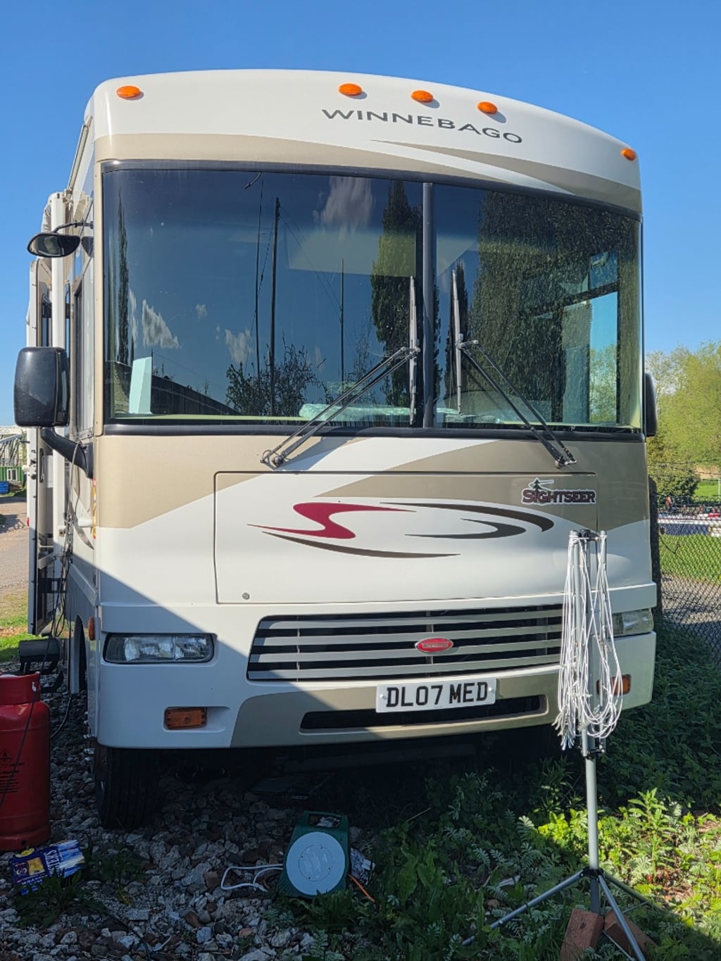 2007 Winnebago Sightseer - Image 1