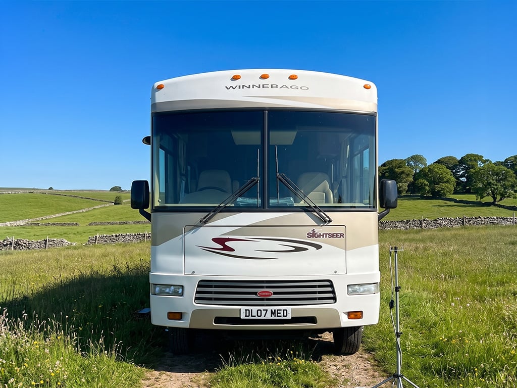 2007 Winnebago Sightseer - Image 1