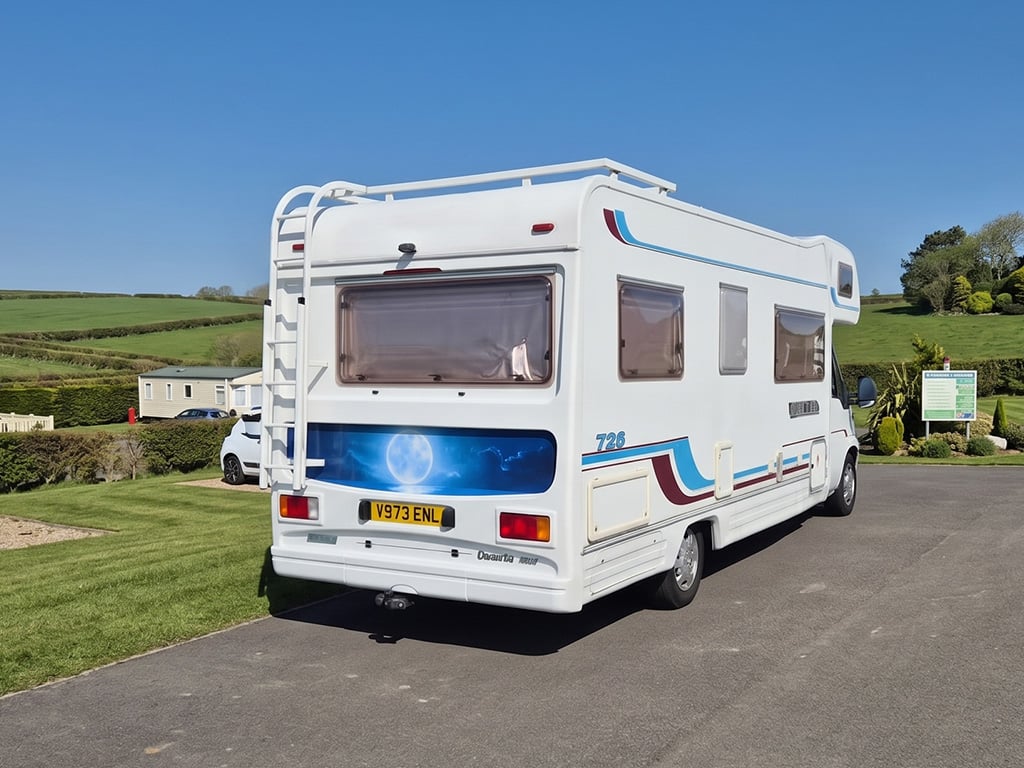 2001 Lunar Roadstar 726 - Image 1
