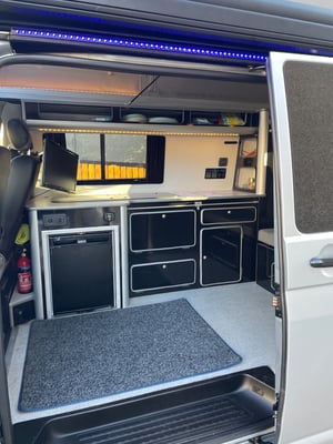 2010 Volkswagen Campervan — photo 9 of 13