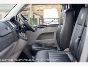 2013 Volkswagen Transporter T30 — photo 9 of 42