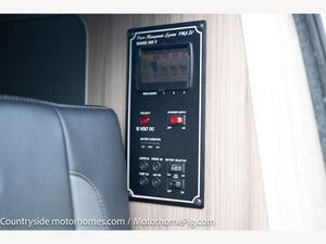 2013 Volkswagen Transporter T30 — photo 21 of 42