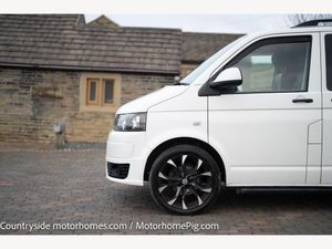 2013 Volkswagen Transporter T30 — photo 22 of 42