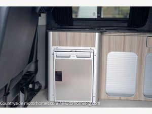 2013 Volkswagen Transporter T30 — photo 31 of 42