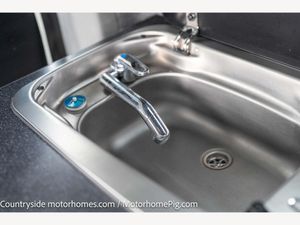 2013 Volkswagen Transporter T30 — photo 35 of 42
