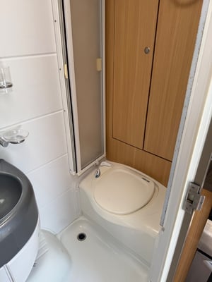 2011 Bessacarr E435 — photo 21 of 24