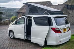 2024 Toyota Alphard 2.4 — photo 5 of 62