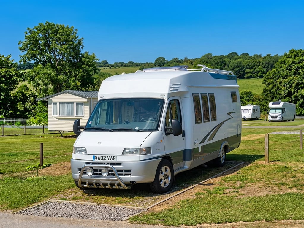2002 Hobby 650 FSE - Image 1