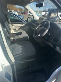 2015 Volkswagen Transporter T6 - Image 2
