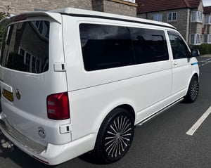 2015 Volkswagen Transporter T6 — photo 6 of 11