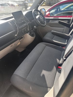2015 Volkswagen Transporter T6 — photo 8 of 11