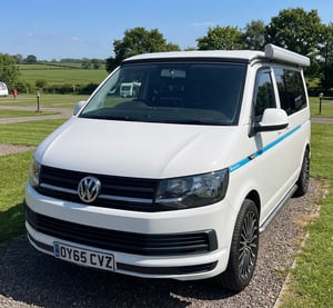 2015 Volkswagen Transporter T6 — photo 1 of 11