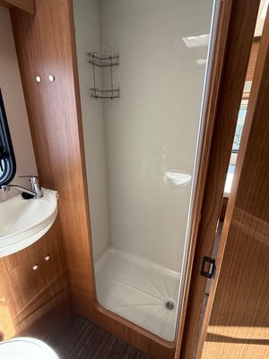 2016 Auto-Trail Tribute 720 — photo 14 of 20