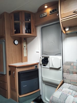 2003 Auto-Trail Cheyenne 635 — photo 3 of 15
