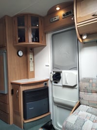 2003 Auto-Trail Cheyenne 635 - Image 3