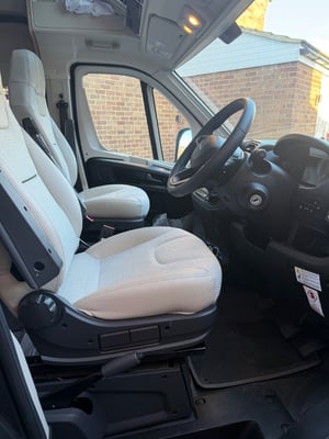 2025 Auto-Trail V-Line 610 SE — photo 4 of 5