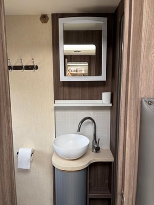 2017 Autosleeper Corinium Duo — photo 23 of 25