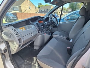 2014 Vauxhall Vivaro 2900 CDTI LWB — photo 8 of 34